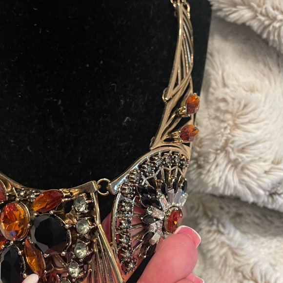 Elegant Gold and Black Statement Necklace - Picture 3 of 3